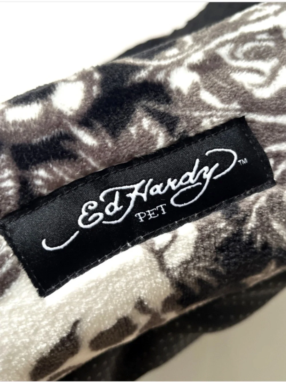 NWT Ed Hardy Pet Bed Black Skull Tiger Tattoo Plush Cuddler Cat Small Dog 20x16